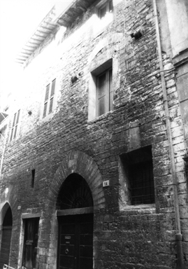 Casa di quattro piani